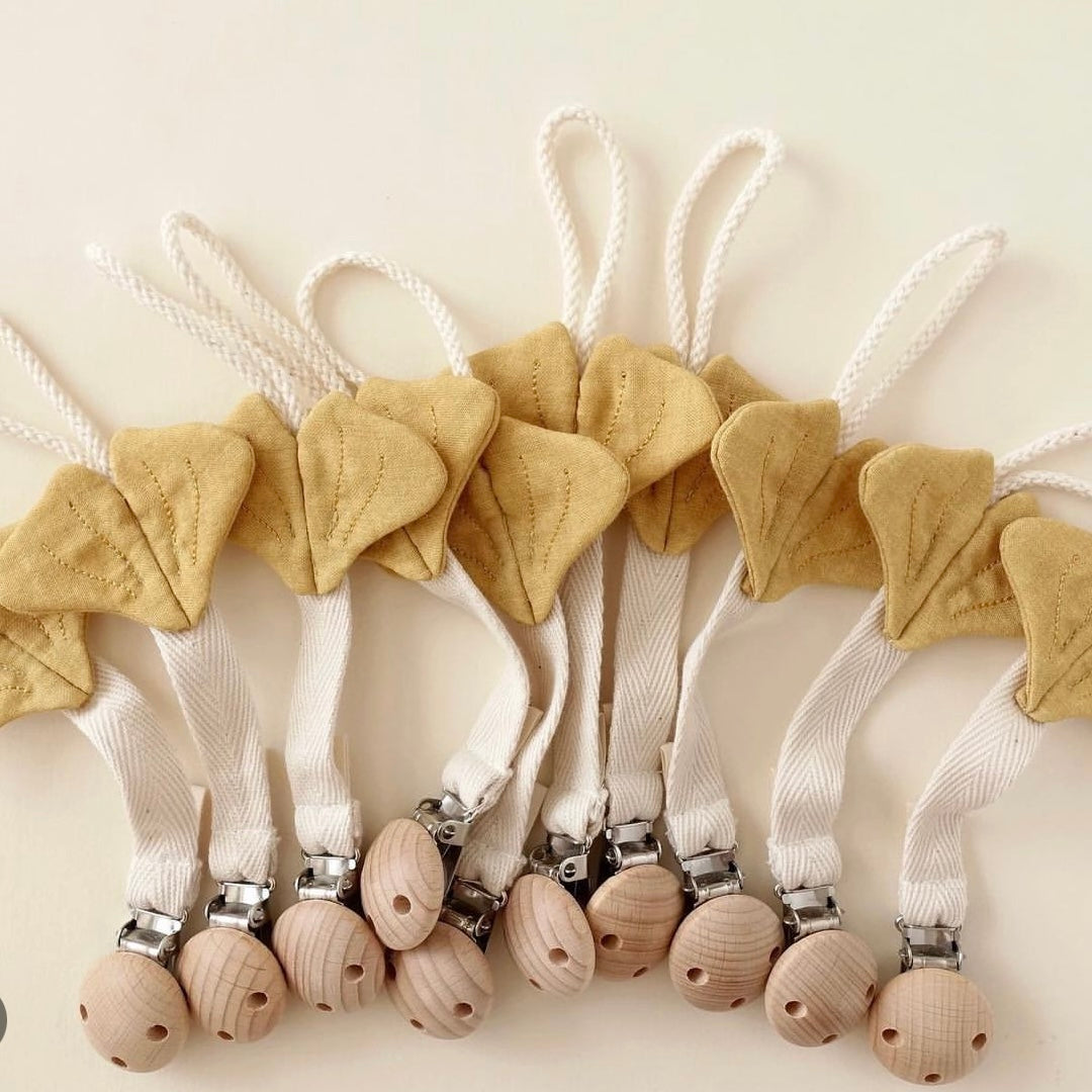 Korean Pacifier Clip - Leaf