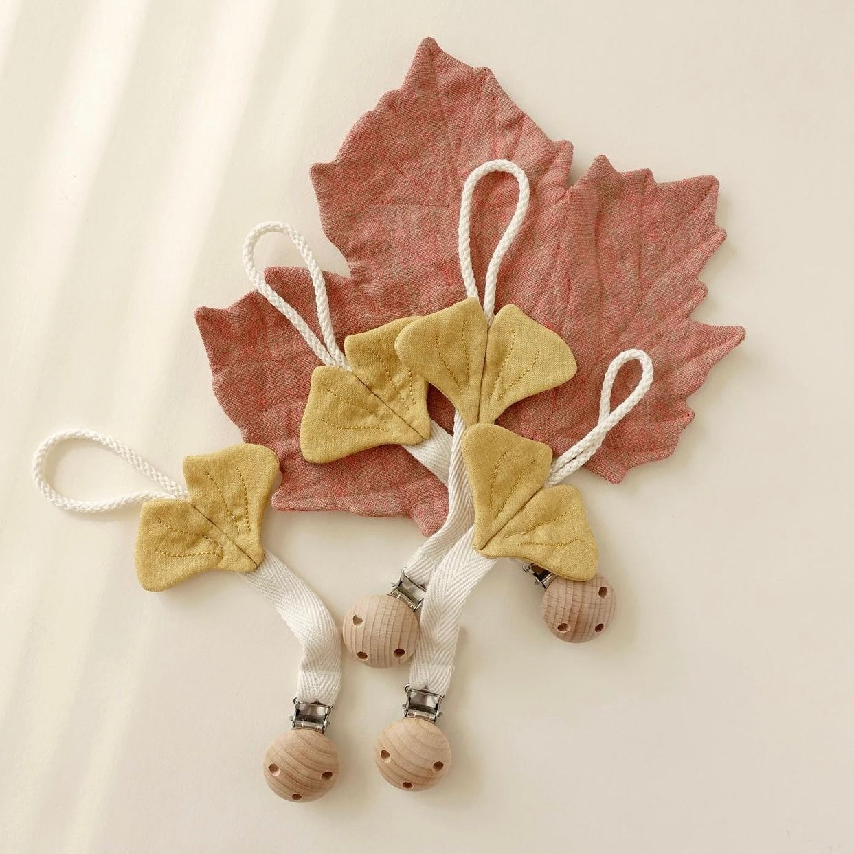 Korean Pacifier Clip - Leaf