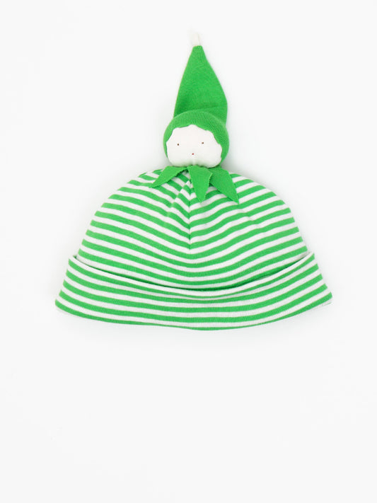 قبعة صغيرة مخططة من الفاصوليا الخضراء